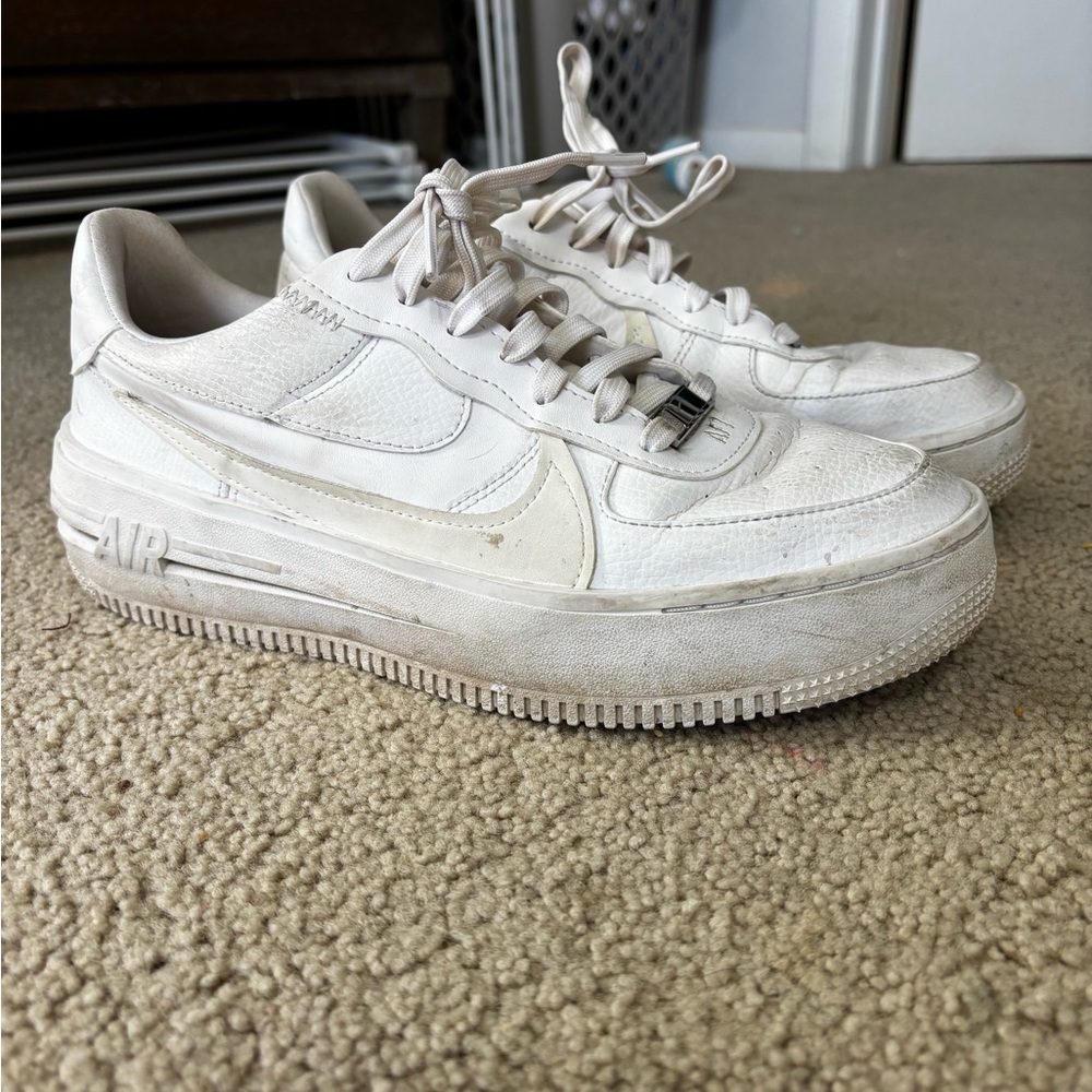 Nike White Air Force 1 ‘07 Sneakers